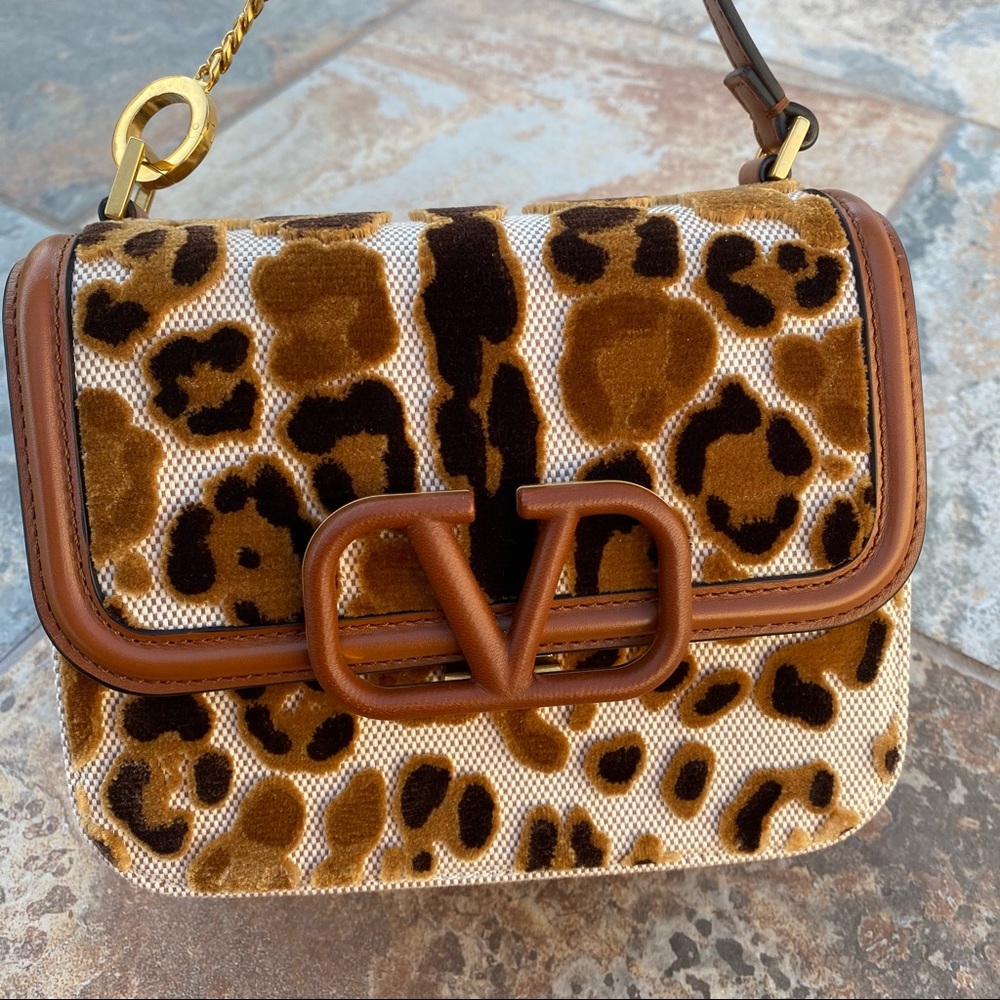 SOLD Valentino Garavani Small VSling Crossbody - Picture 4 of 16